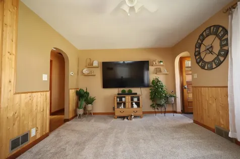 15 2nd Street SE Hillsboro ND 58045