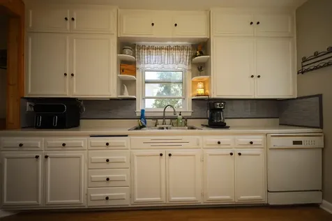 15 2nd Street SE Hillsboro ND 58045