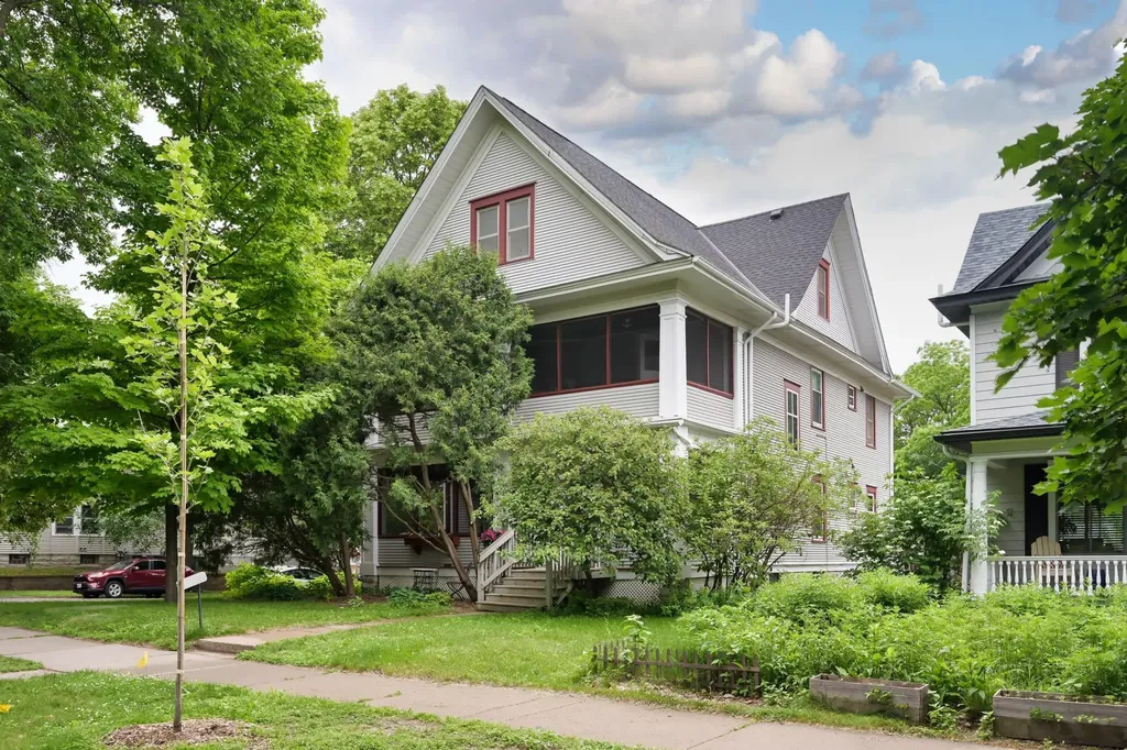 1854 Laurel Avenue Saint Paul MN 55104