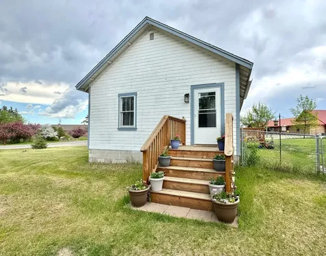 17 Balsam Avenue NW Menahga MN 56464