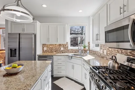 2536 N Saunders Lake Drive Minnetrista MN 55364