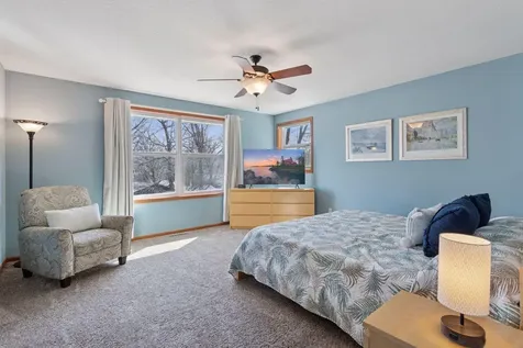 2536 N Saunders Lake Drive Minnetrista MN 55364