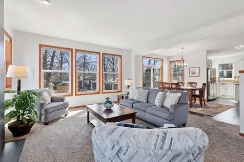2536 N Saunders Lake Drive Minnetrista MN 55364