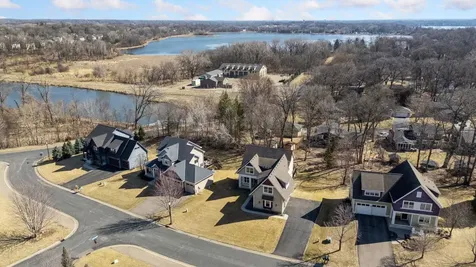 2536 N Saunders Lake Drive Minnetrista MN 55364