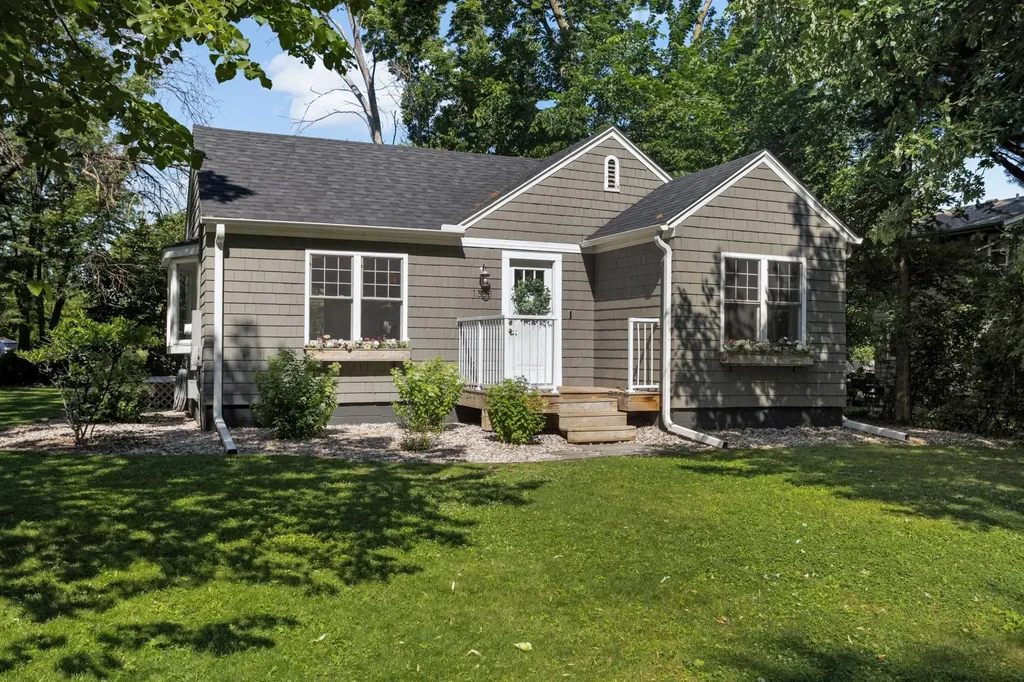 1385 Arbor Street Wayzata MN 55391