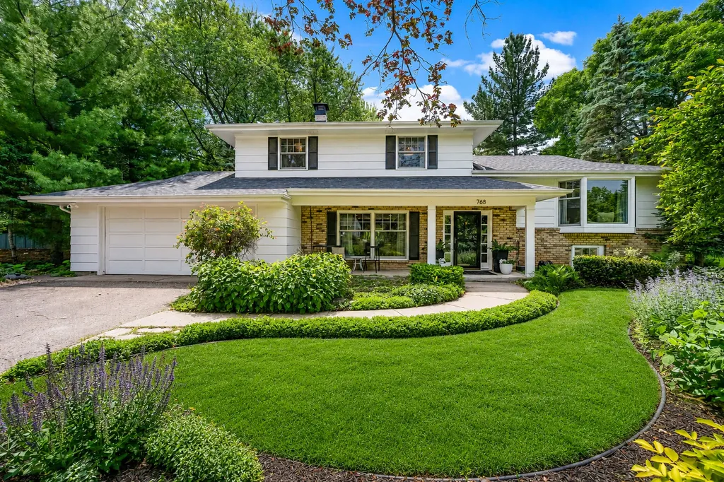 768 Lower Colonial Drive Mendota Heights MN 55118
