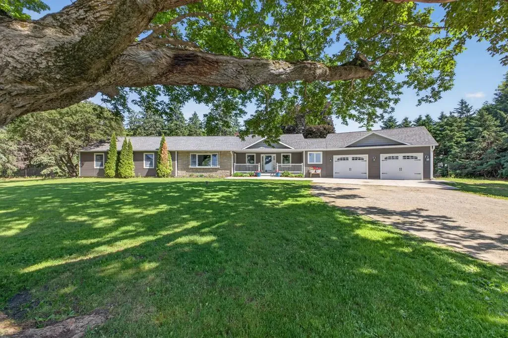 8405 50th Street SE Eyota MN 55934