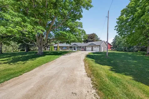 8405 50th Street SE Eyota MN 55934