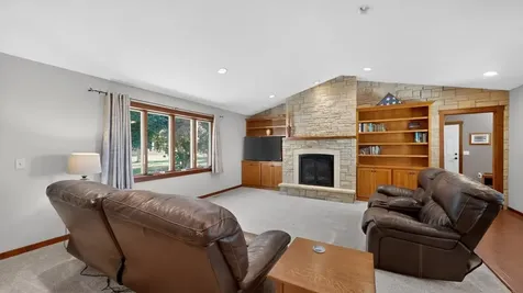 8405 50th Street SE Eyota MN 55934