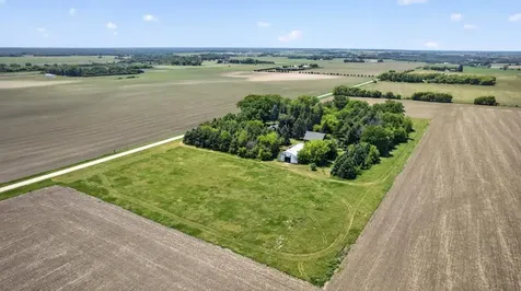 8405 50th Street SE Eyota MN 55934