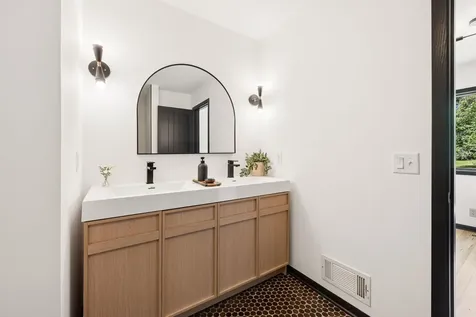 1940 Hunter Lane Mendota Heights MN 55118