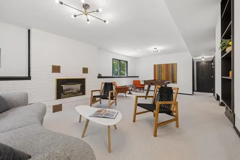 1940 Hunter Lane Mendota Heights MN 55118