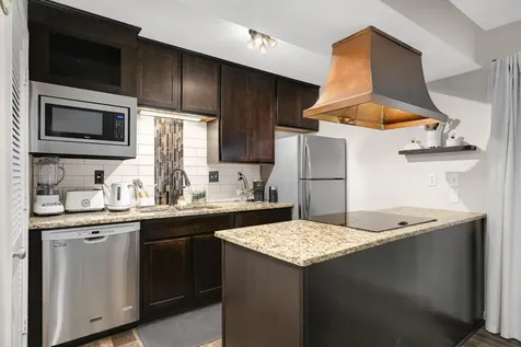 6373 Barrie Road Edina MN 55435