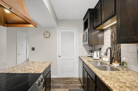6373 Barrie Road Edina MN 55435