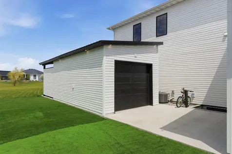 4755 32nd Street S Fargo ND 58104