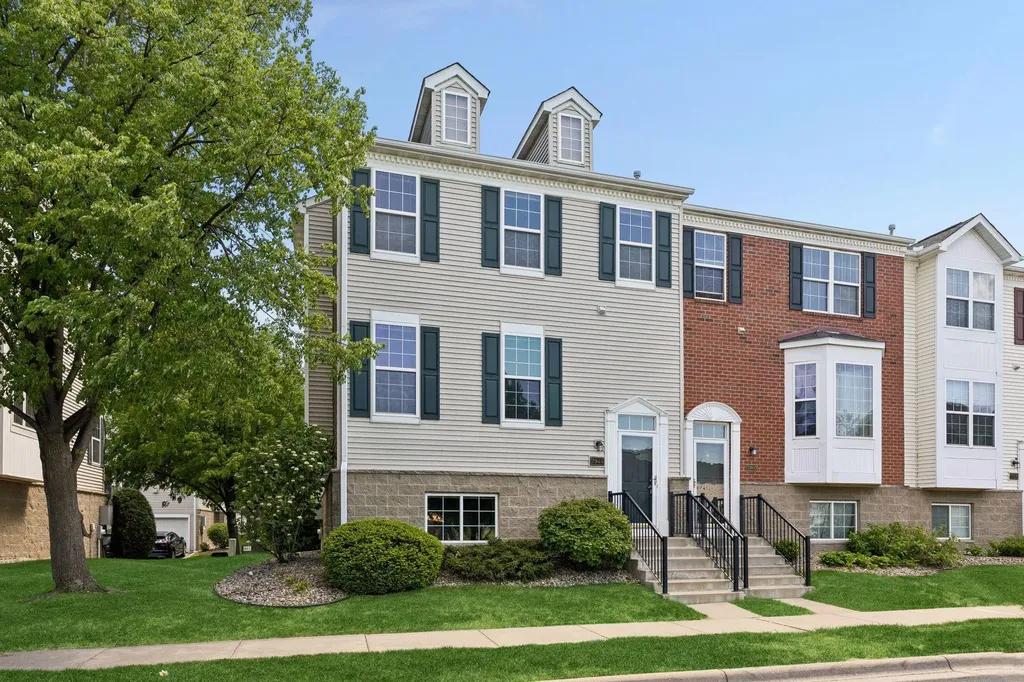 7944 Stratford Circle N Shakopee MN 55379