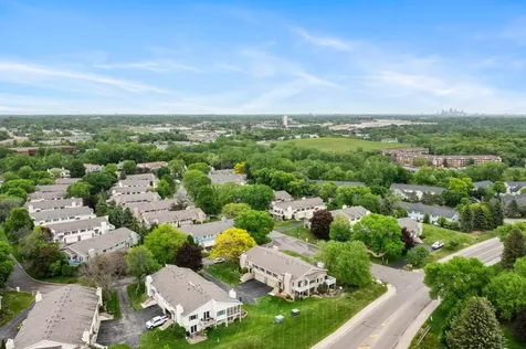 5189 Beachside Drive Hopkins MN 55343