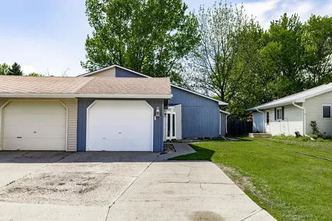 2321 Country Club Parkway Moorhead MN 56560