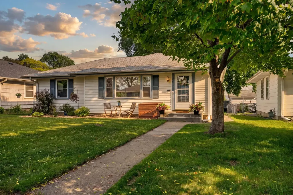 5252 Xerxes Avenue N Minneapolis MN 55430