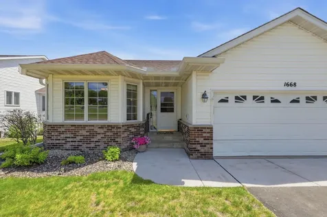 1668 Mackubin Street Saint Paul MN 55117