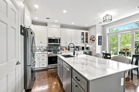 337 Willoughby Way W Minnetonka MN 55305