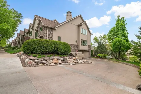 337 Willoughby Way W Minnetonka MN 55305