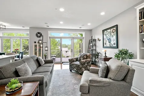 337 Willoughby Way W Minnetonka MN 55305