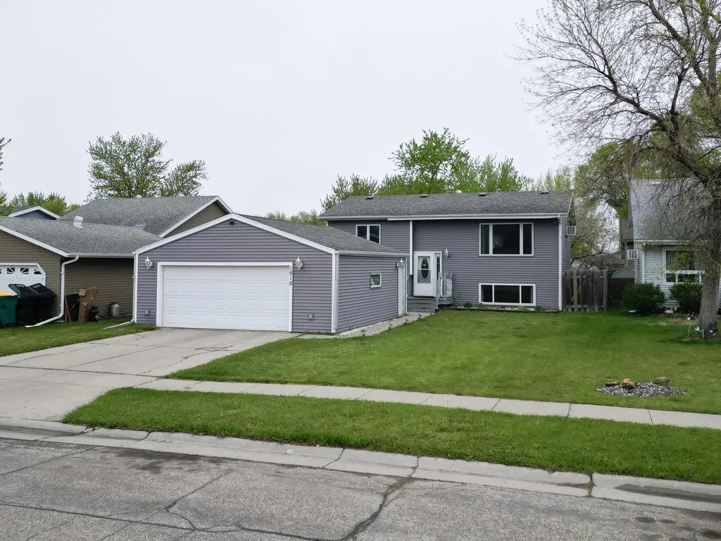 1918 5 Avenue E West Fargo ND 58078