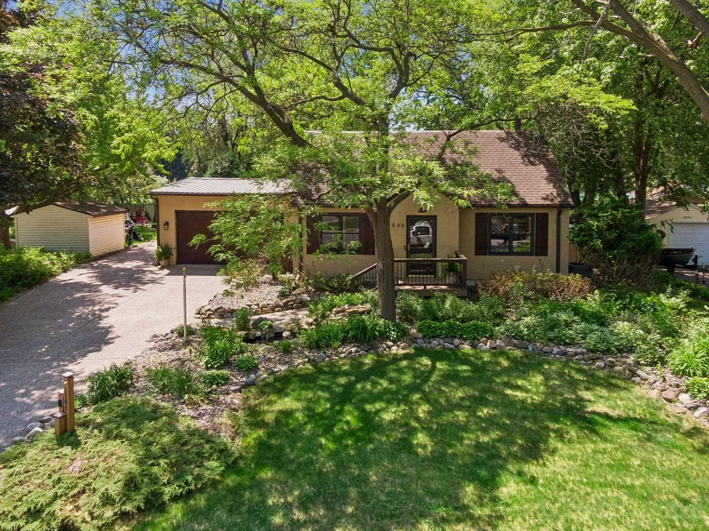 1866 Edgewater Avenue Arden Hills MN 55112