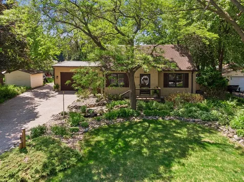 1866 Edgewater Avenue Arden Hills MN 55112