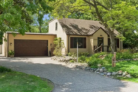 1866 Edgewater Avenue Arden Hills MN 55112