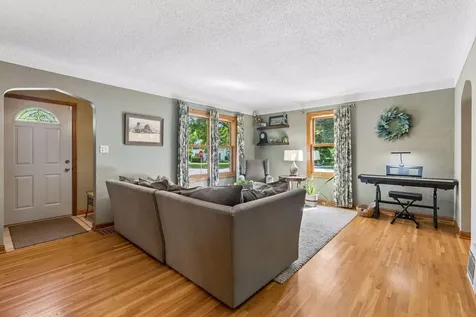 1866 Edgewater Avenue Arden Hills MN 55112