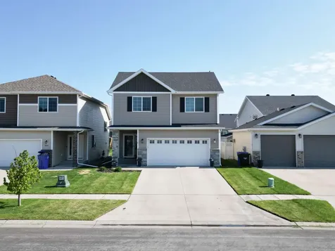 5817 57 Avenue S Fargo ND 58104