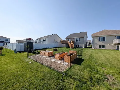 5817 57 Avenue S Fargo ND 58104