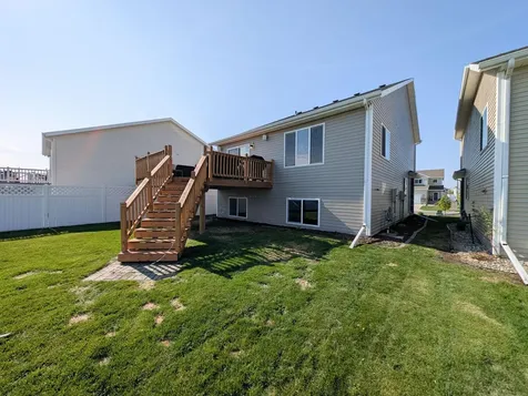 5817 57 Avenue S Fargo ND 58104