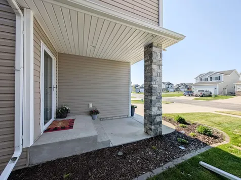 5817 57 Avenue S Fargo ND 58104