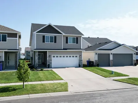 5817 57 Avenue S Fargo ND 58104