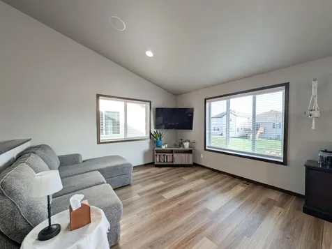5817 57 Avenue S Fargo ND 58104