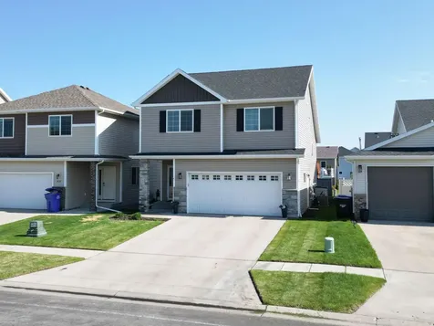 5817 57 Avenue S Fargo ND 58104