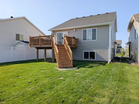 5817 57 Avenue S Fargo ND 58104