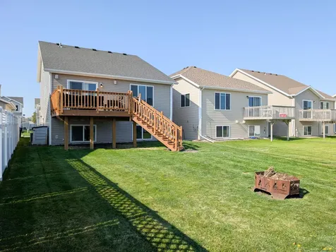 5817 57 Avenue S Fargo ND 58104