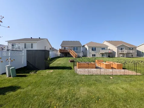 5817 57 Avenue S Fargo ND 58104