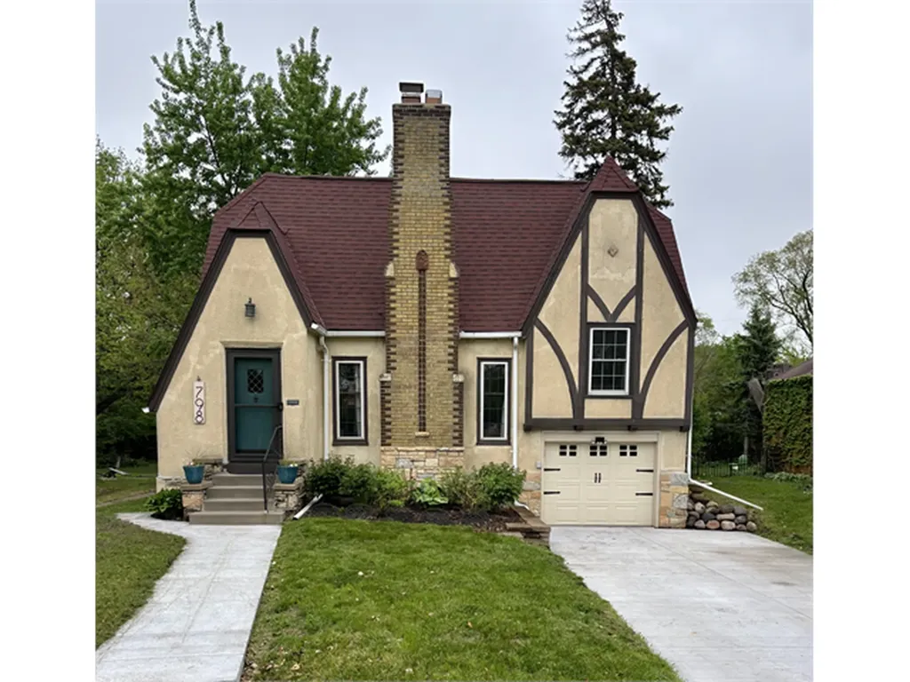 798 Pascal Street N Saint Paul MN 55104