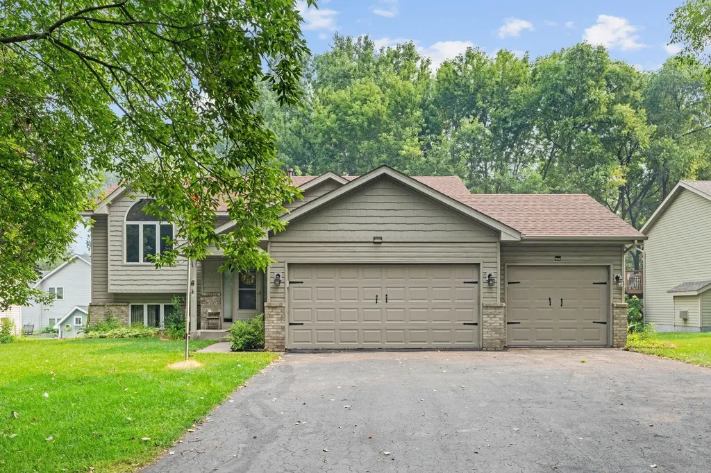 397 Viking Drive E Little Canada MN 55117