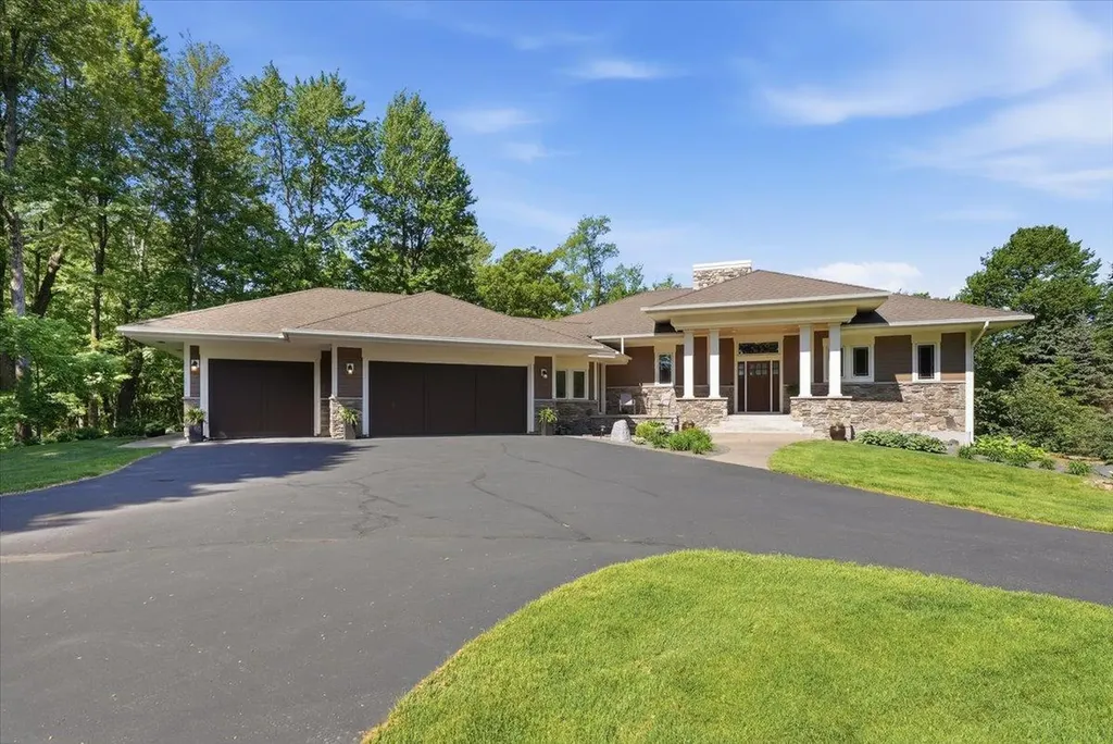 1415 Thelen Farm Trail Houlton WI 54082