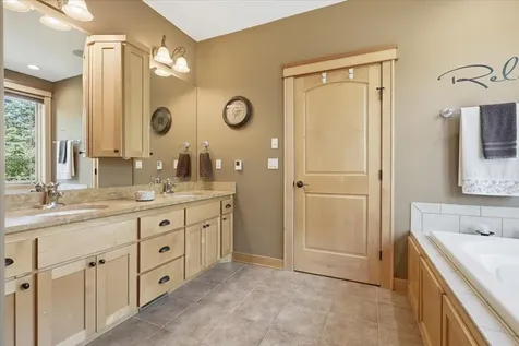 1415 Thelen Farm Trail Houlton WI 54082