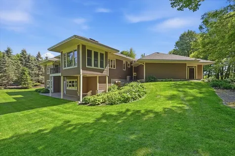1415 Thelen Farm Trail Houlton WI 54082