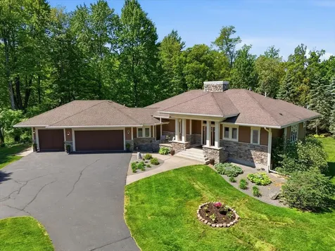 1415 Thelen Farm Trail Houlton WI 54082