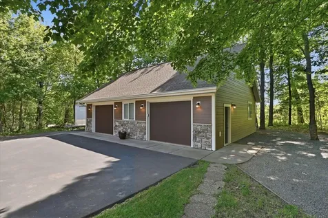 1415 Thelen Farm Trail Houlton WI 54082
