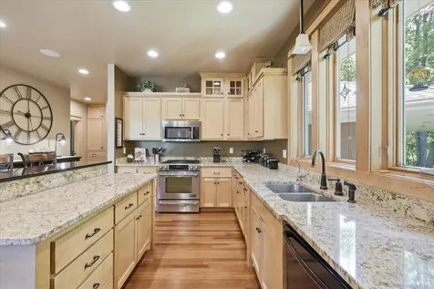 1415 Thelen Farm Trail Houlton WI 54082